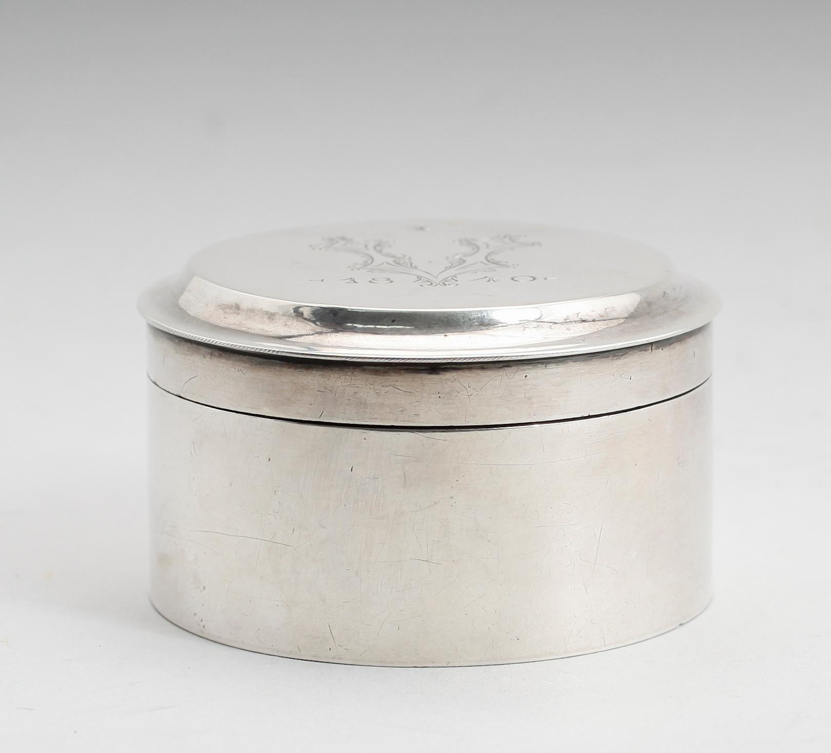 DOSA, silver, Johan Carlsson, Norrköping 1840. Vikt ca 106 gram.