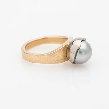 Ring, 18k gold with pearl.