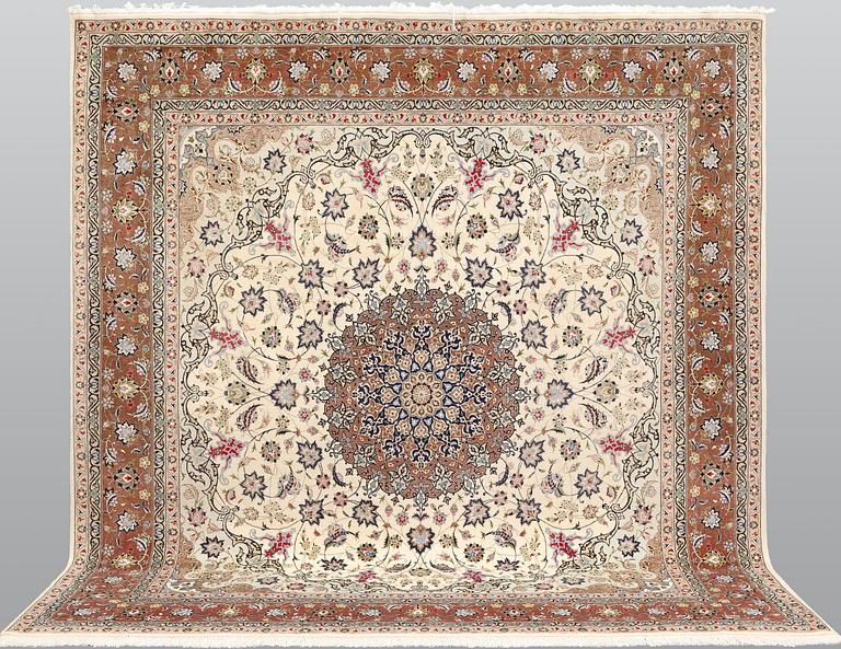 A part silk Tabriz carpet, so-called 50 Radj, approx. 271 x 252 cm.