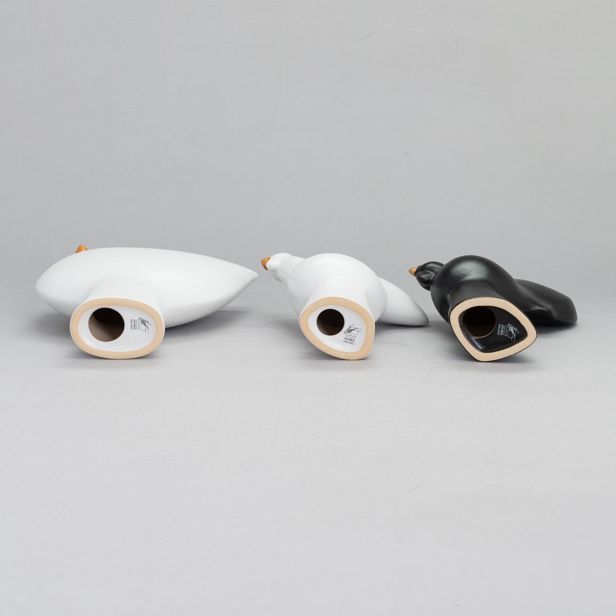 Howard Smith, figuriineja, 3 kpl, keramiikkaa, sarjasta Parvi, Arabia 1900-luvun loppu.