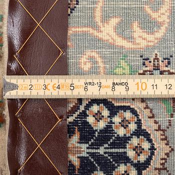 Tabriz carpet, figural, 170 x 115 cm.