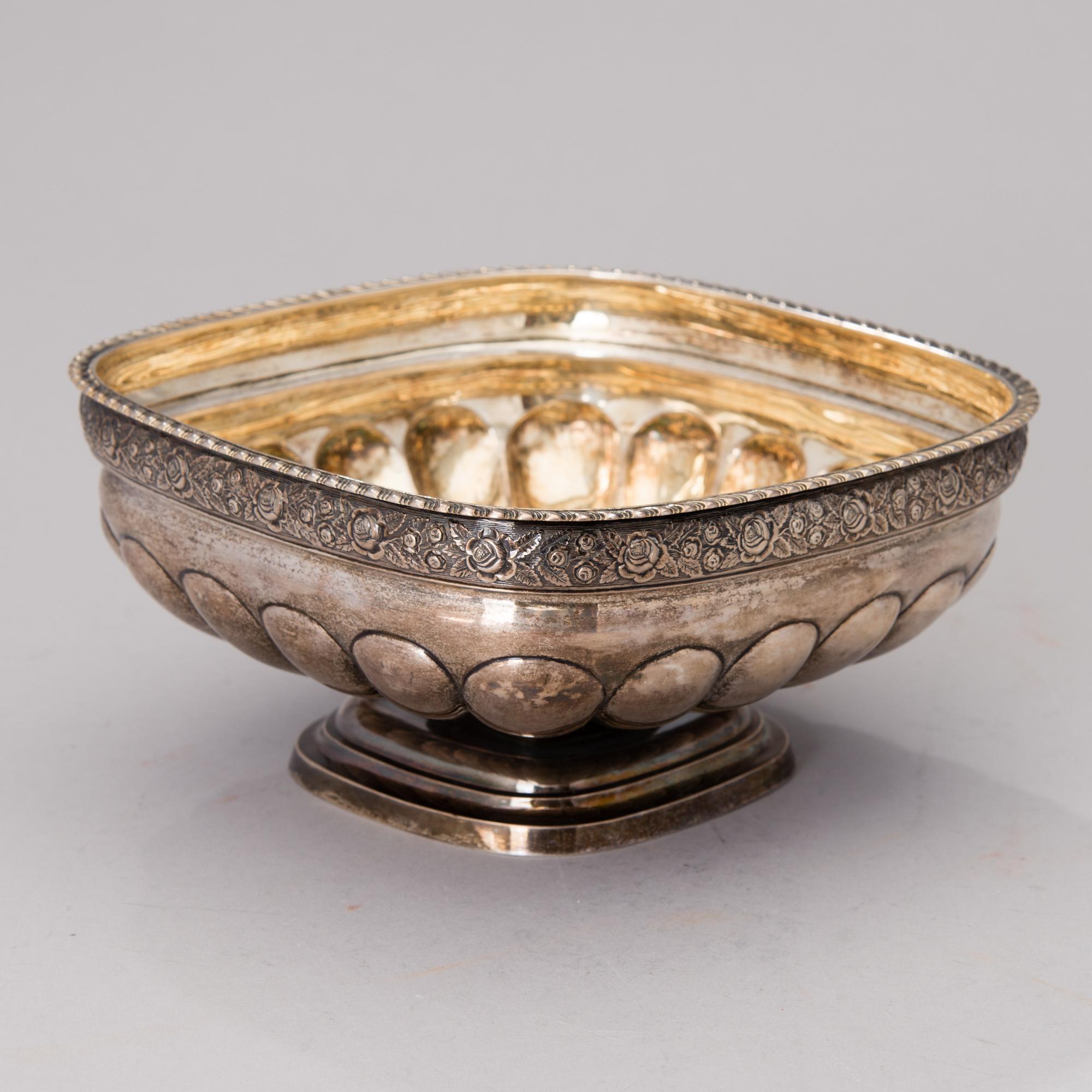 A RUSSIAN SILVER BOWL, Carl Savary, St:Petersburg 1830.
