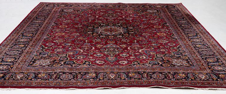 An Oriental carpet, approx. 380 x 304 cm.