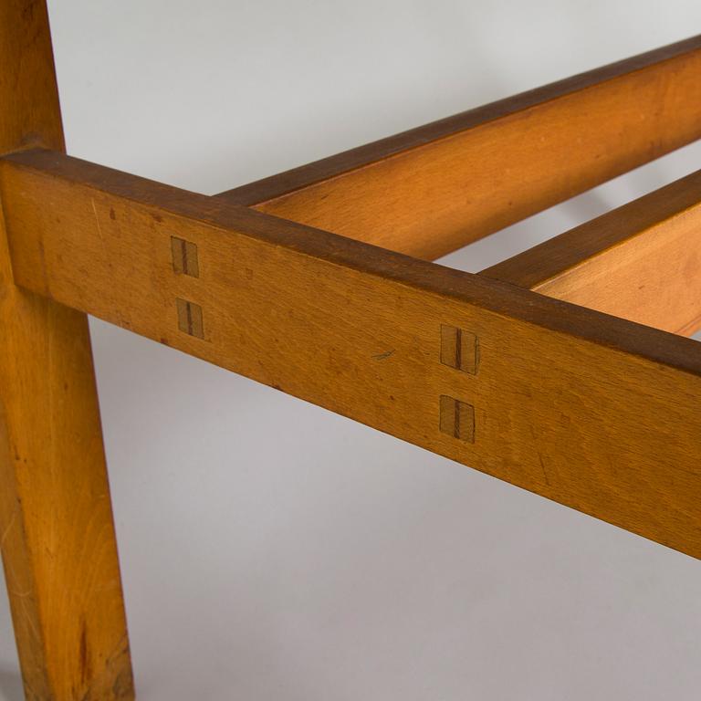 Olavi Hänninen, matbord för HMN Huonekalu Mikko Nupponen, Lahtis, 1960-tal.