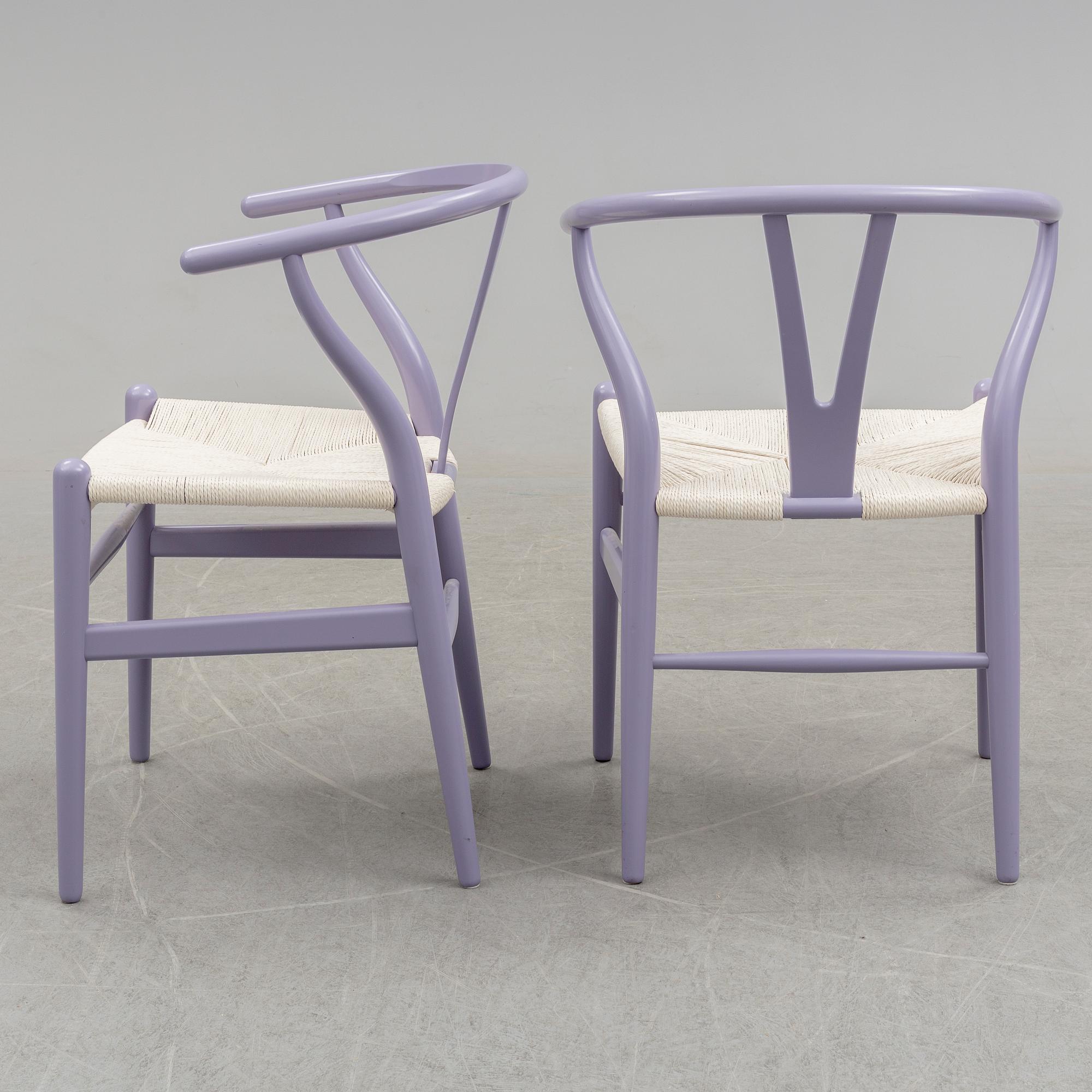HANS J WEGNER, karmstolar, ett par, "Y-stolen", Carl Hansen & Søn, 2000-tal.