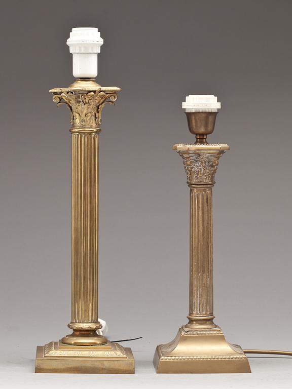 BORDSLAMPOR, 2 st. Gustaviansk stil, 1900-tal.