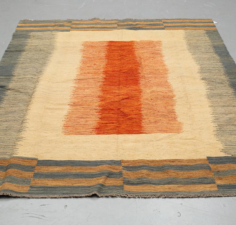 A CARPET, kilim, ca 295 x 193 cm.