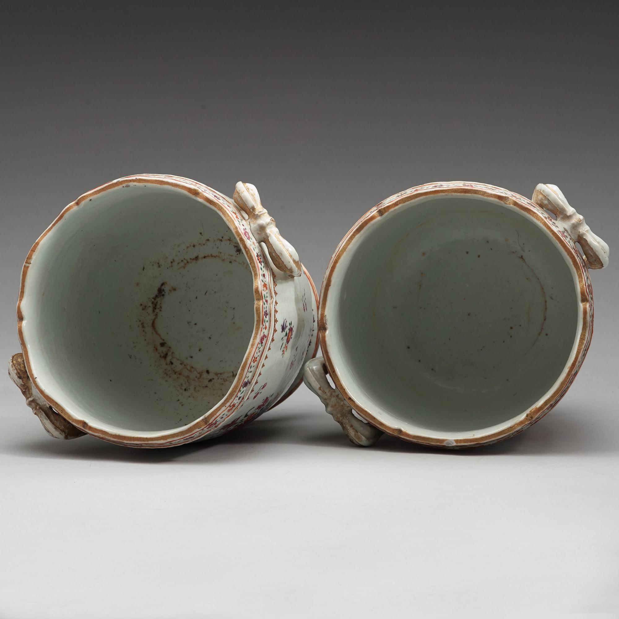 VINKYLARE, ett par, kompaniporslin. Qingdynastin, Qianlong (1736-95).