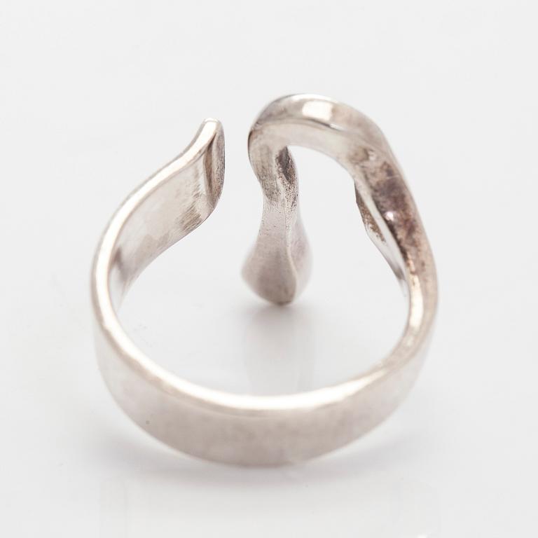 Bernt Högkvist, kaulaketju ja sormus, silver, Sten & Laine, Turku.