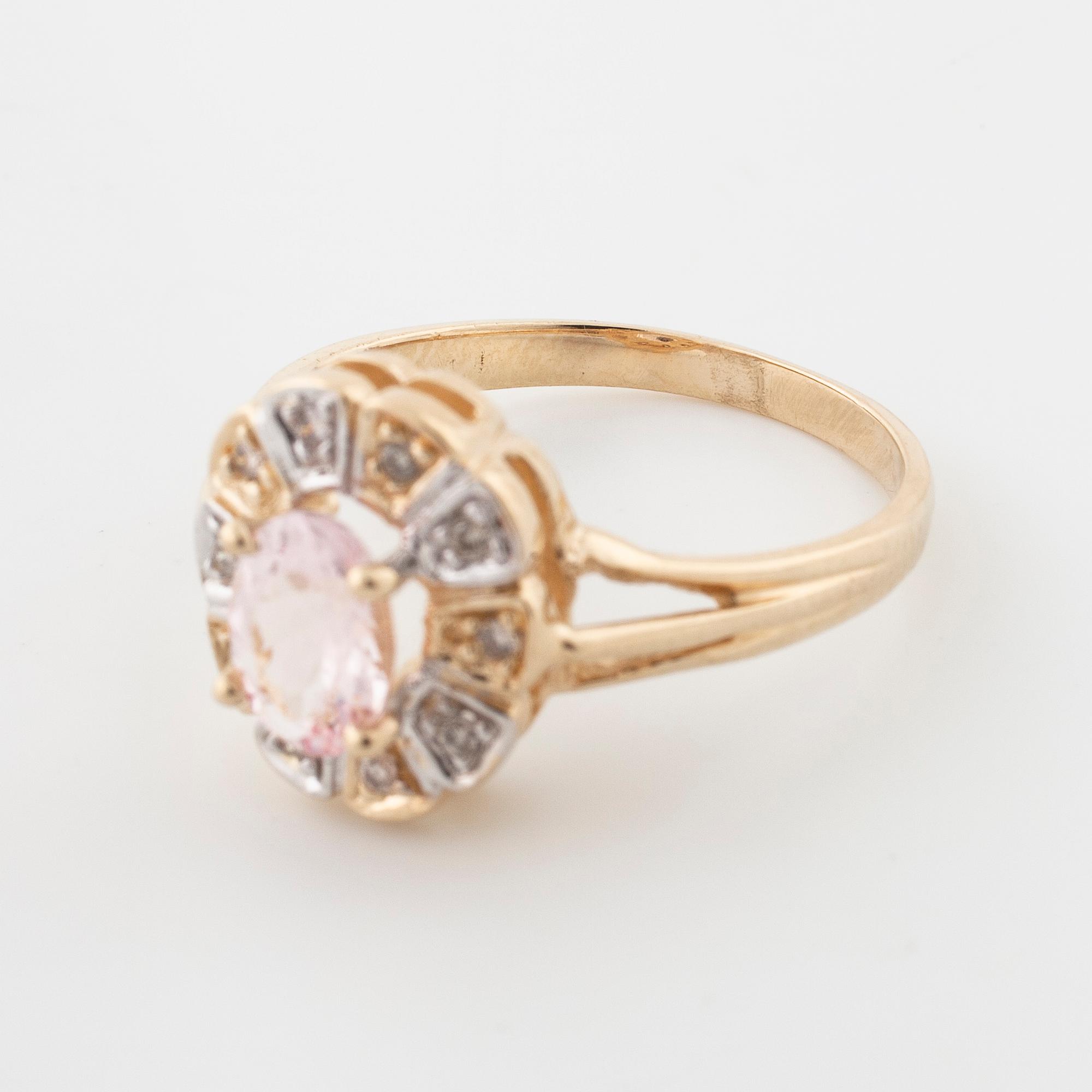 RING, med morganit ca 0.65 ct och briljantsliapde diamanter total ca 0.10 ct.