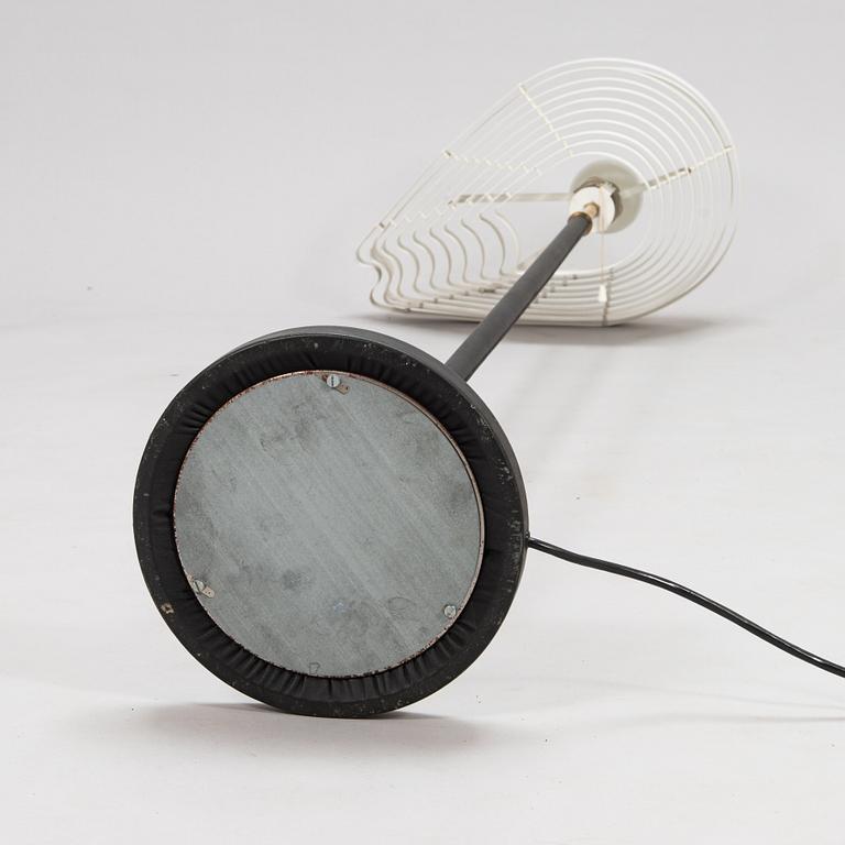 Alvar Aalto, lattiavalaisin, malli A 805, Valaisinpaja 1900-luvun loppu.