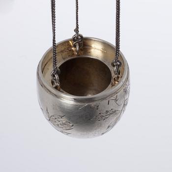 DEKORATIONSÄGG, silver, märkt А.Л (A.L) S:t Petersburg 1882-1899. Tot. vikt 126,5 g.