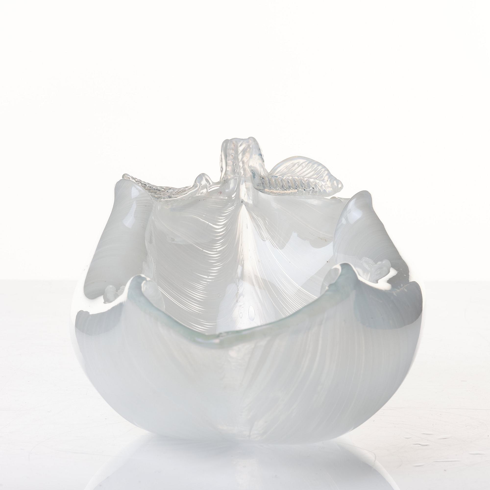 Tyra Lundgren, a leaf-shaped iridescent zanfirici bowl, Venini, Murano, Italy post 1938.