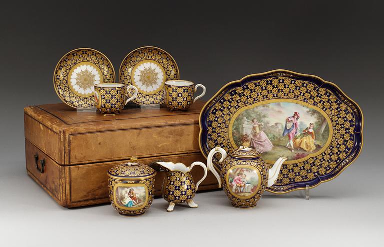 TÊTE-À-TÊTE, sex delar, porslin. Frankrike, "Sèvres" och målarsignatur M för Nicolas Marie Moirot (1830-1848).