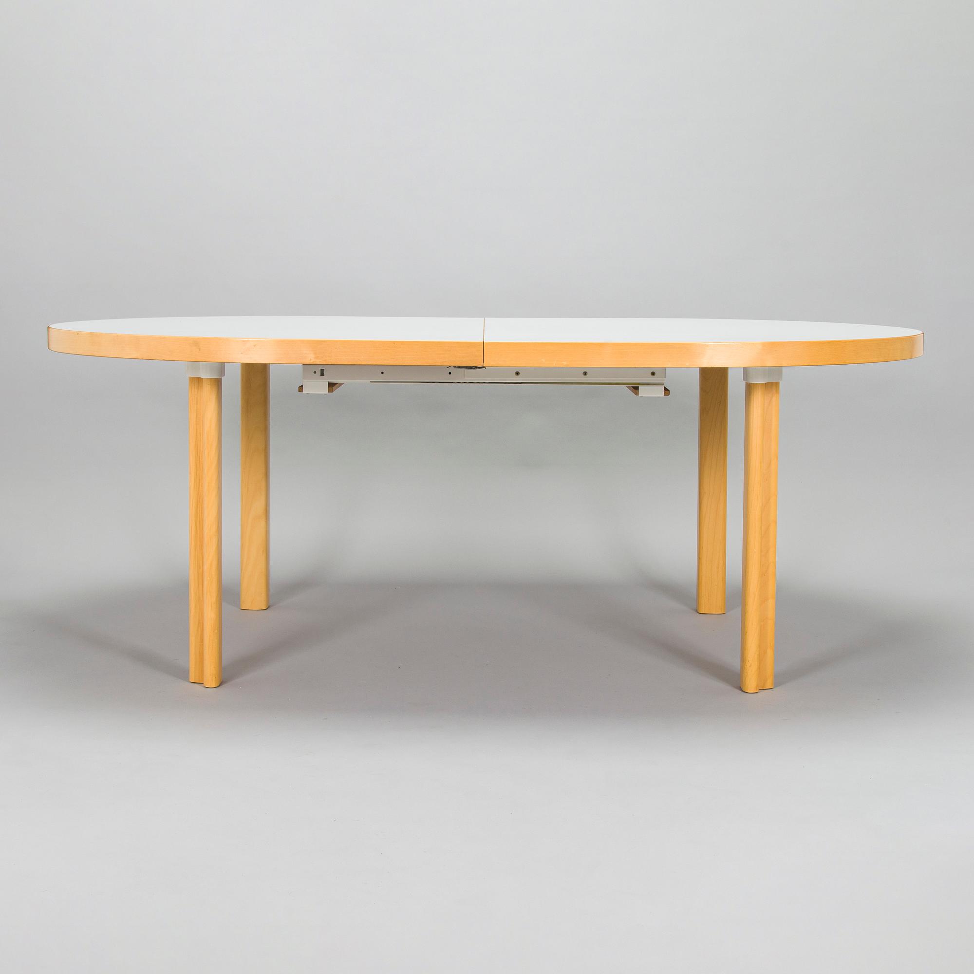 Alvar Aalto, a late 20th century 'H99' dining table for Artek.