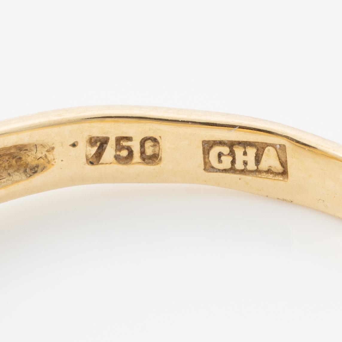 Ring, 18K guld med genombruten dekor med små diamanter.