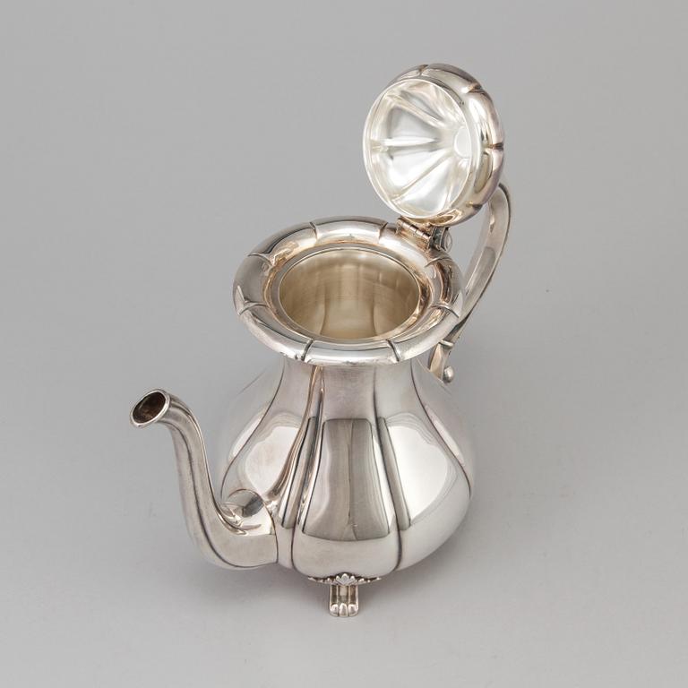 A silver coffee pot by David-Andersen, Norway. Weight circa 620 gram.