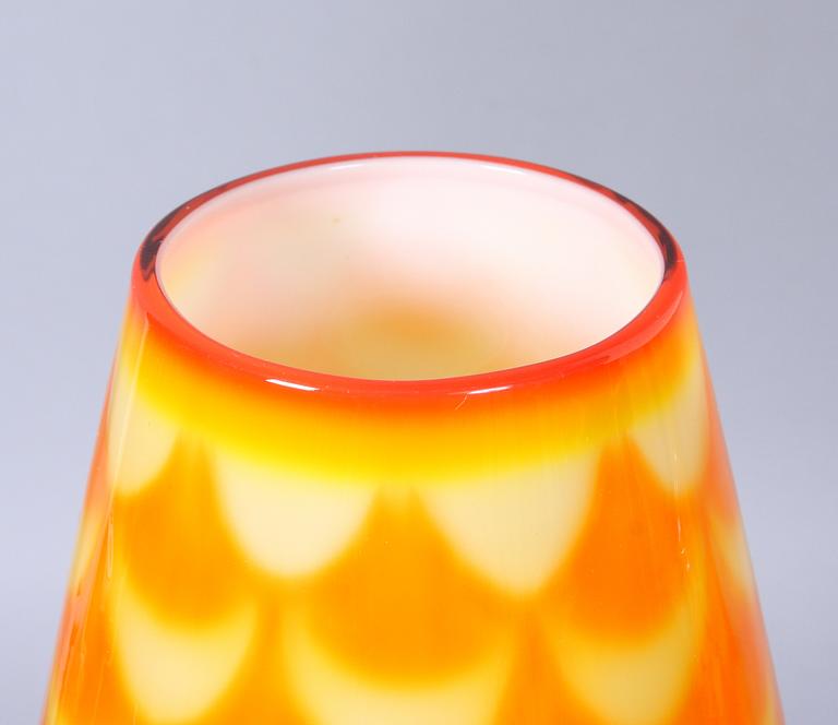 SKÅL PÅ FOT samt BORDSLAMPA, Elme glasbruk.