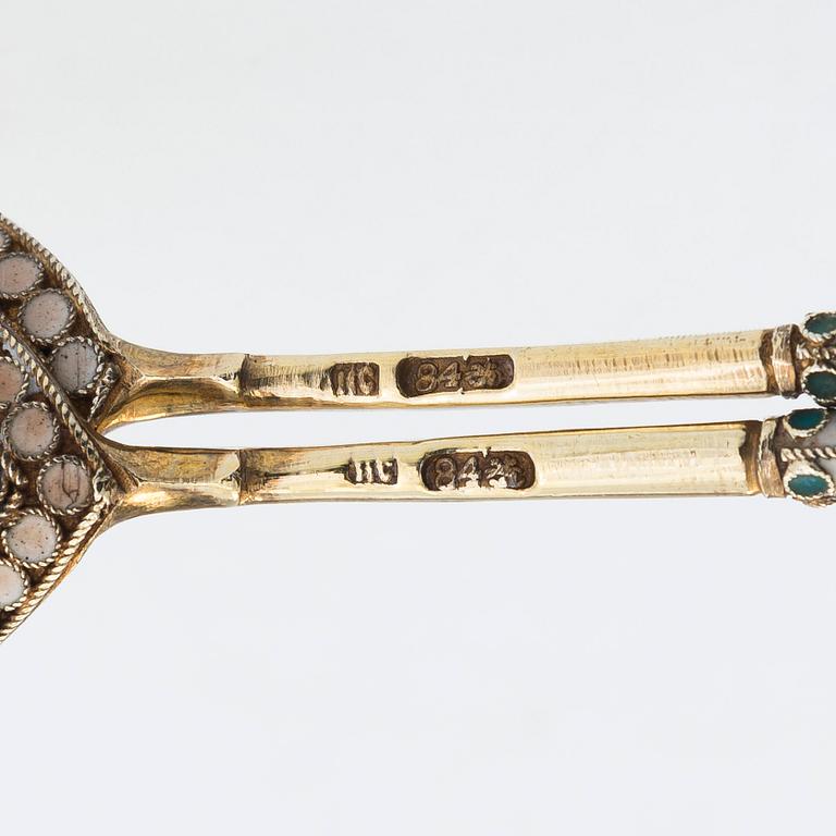 A set of six cloisonné enamel silver gilt teaspoons, maker's mark of Ivan Saltykov, Moscow 182-89. In original box.