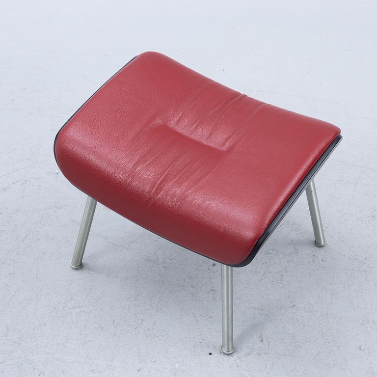 A pair of armchairs with footstool, "Timeout" by Conform, late 20th century.