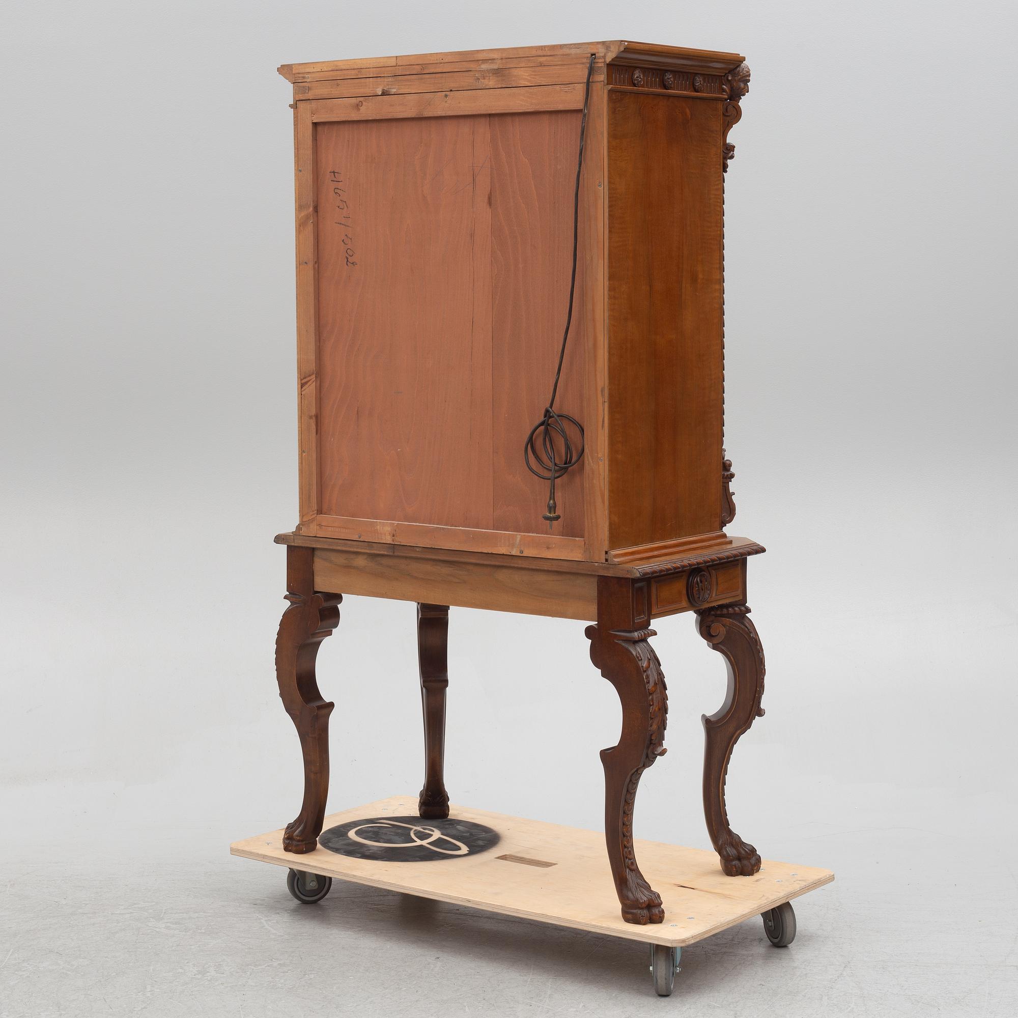 A Baroque style drinks cabinet, first half of the 20th Century.