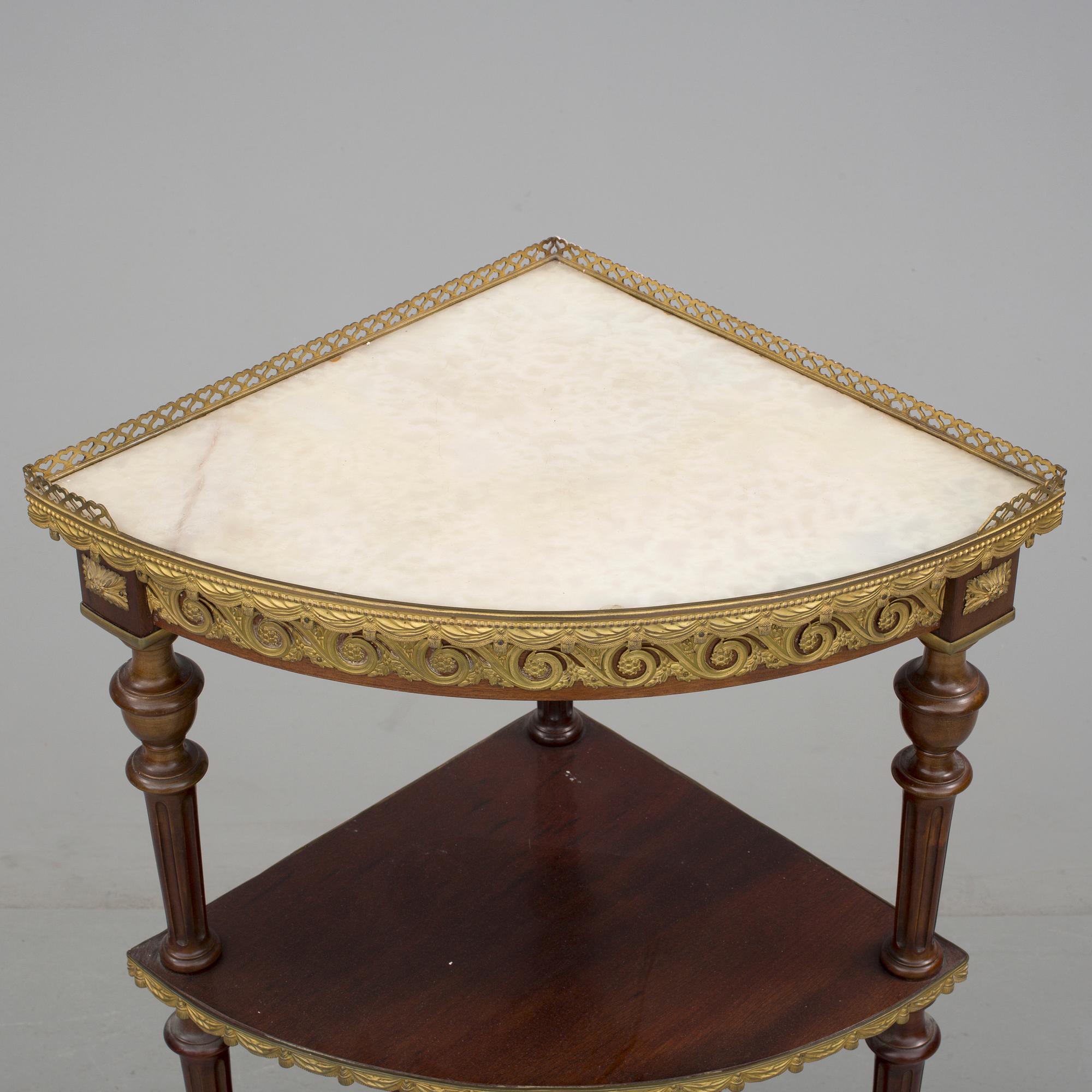 ETAGEBORD, Louis XVI-stil, 1900-talets första hälft.