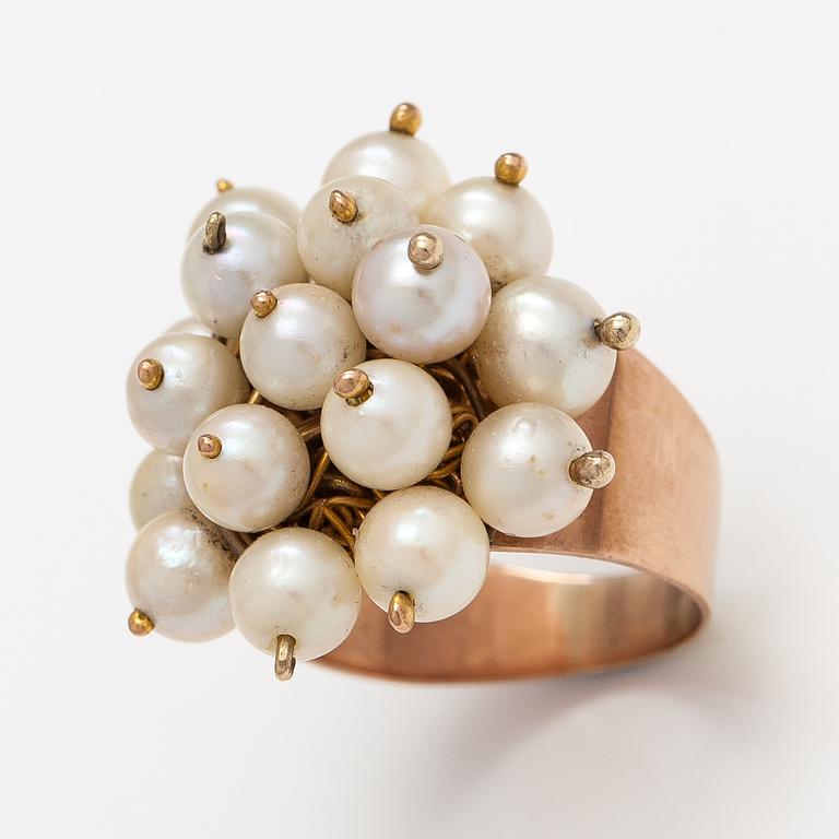 A 14K gold ring and earrings with cultured pearls. Mexico.