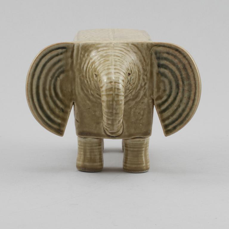 FIGURIN, "Elefant", ur serien "Afrika", stengods, Lisa Larson, Gustavsberg, (1965-1970).