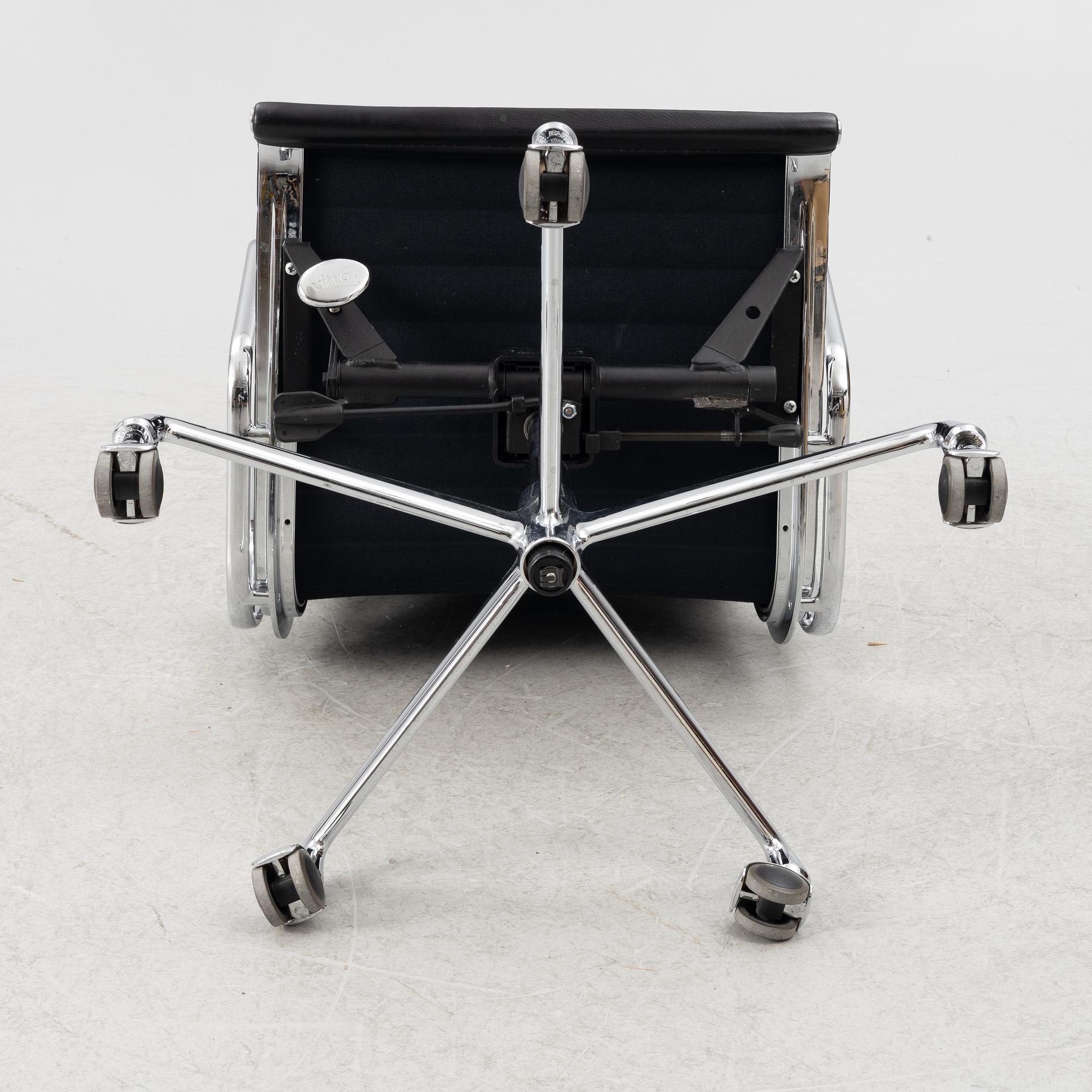 Charles & Ray Eames, karmstol, EA 117, Vitra.