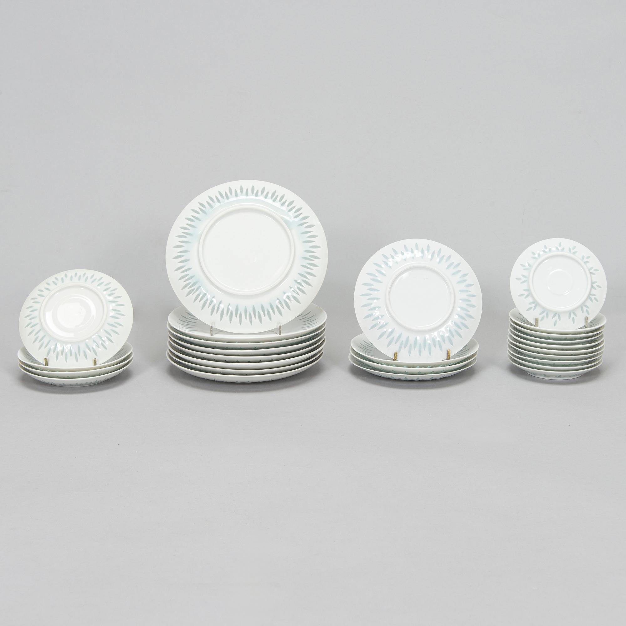 Friedl Holzer-Kjellberg, kaffe- och teservis, 32 dlr, risporslin, signerat i godset F.H.Kj Arabia Finland.