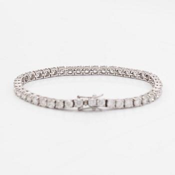 An 18K whitegold tennisbracelet with brilliant cut diamonds approx 8.80 ct in total. With certificate.
