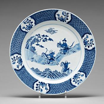 940. A blue and white dish, Qing dynasty, Qianlong (1736-95).