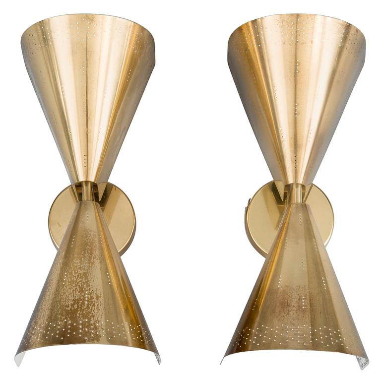 Paavo Tynell, A SET OF TWO WALL LAMPS.