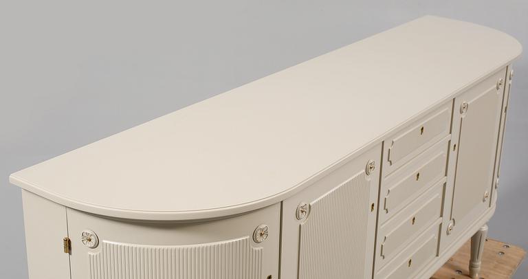 SIDEBOARD, gustaviansk stil, 1900-talets andra hälft.