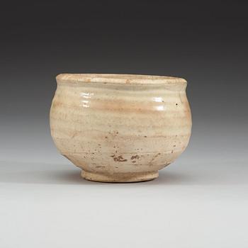 A white glazed pottery bowl, Tang dynasty (618-907).