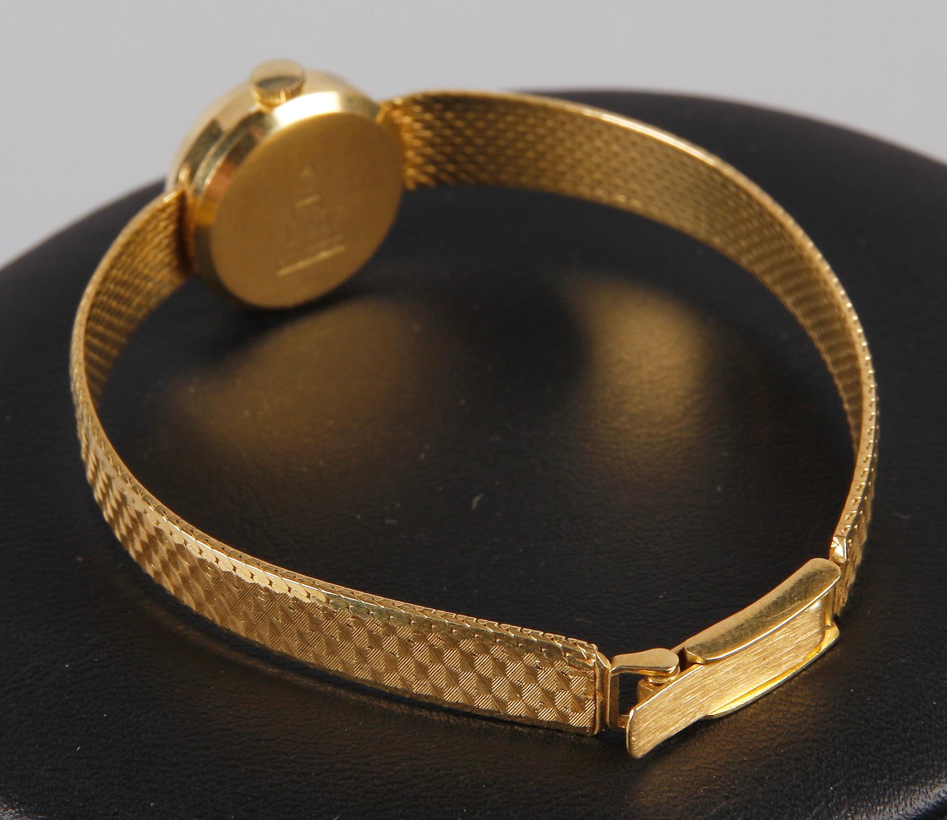 DAMARMBANDSUR, guld 18K, märkt Swaving, totalvikt 21 gram.