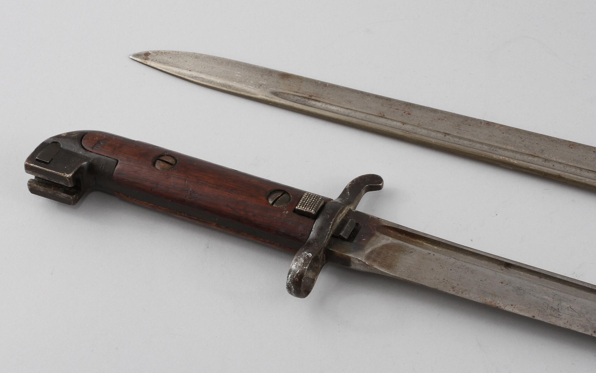 BAJONETTER, 2 st, för flottan, Sverige, modell 1915.