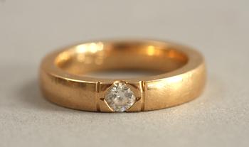 RING, 18K guld med briljant ca 0,22 ct.