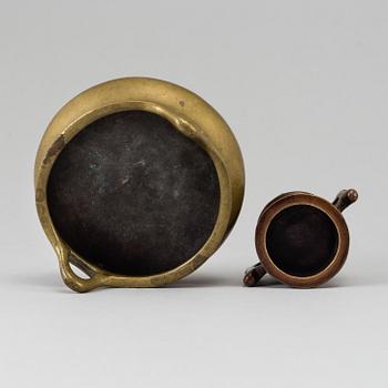 Two small bronze censers, China, 20th Century.