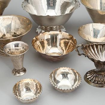 PARTI SKÅLAR OCH BÄGARE, 13 delar, silver, bland annat CG Hallberg, Stockholm, 1933. Vikt ca 1737g.