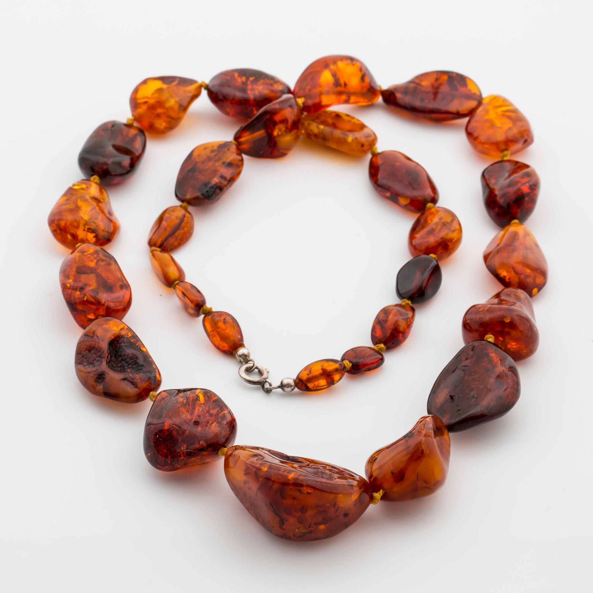 HALSBAND, bärnsten, doserat, ca 78 cm.