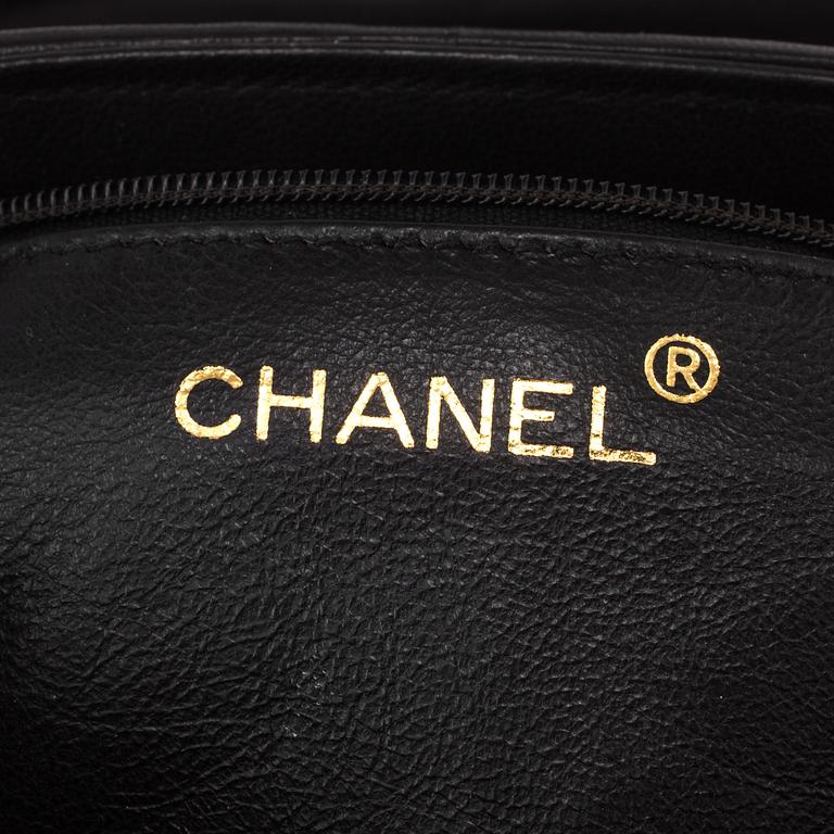 A handbag by Chanel 1989/991.