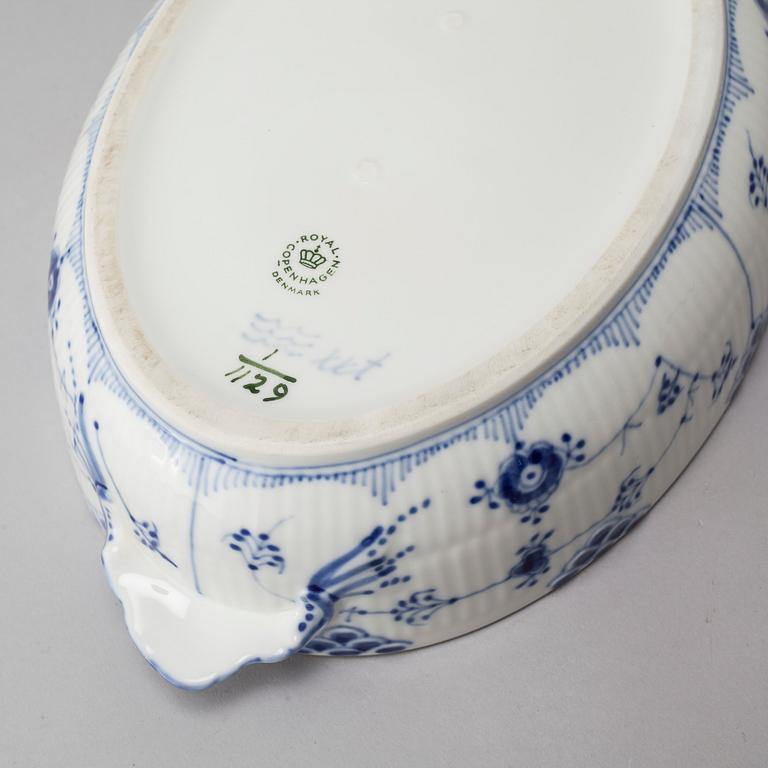 A porcelain "Musselmalet" terrine by Royal Copenhagen from the second half of the 20th century.