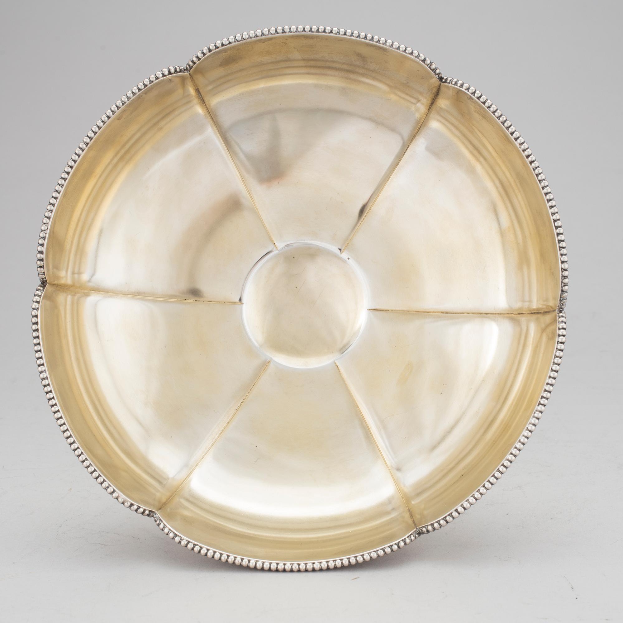 SKÅL, silver med glasinsats, CG Hallberg, Stockholm, 1917. Vikt 641 g (exkl. glasinsats).