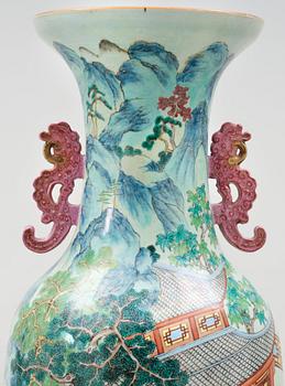 PRAKTVAS, porslin. Sen Qing dynastin.