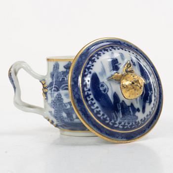 Service pieces, 12 pieces, company porcelain. Qing dynasty, circa 1800.
