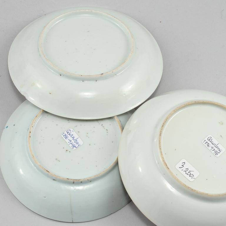 KOPPAR, 6 st samt UNDERFAT, 3 st, porslin Kina, 1700-tal.