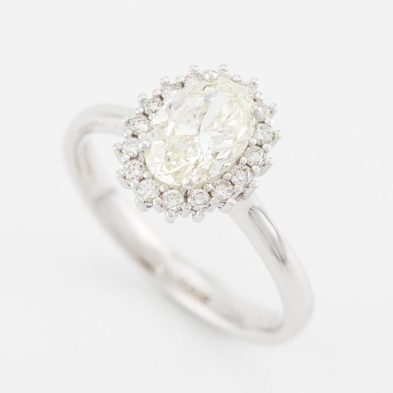 Ring with an oval brilliant-cut diamond of 1.20 ct accompanied by the following GIA report.