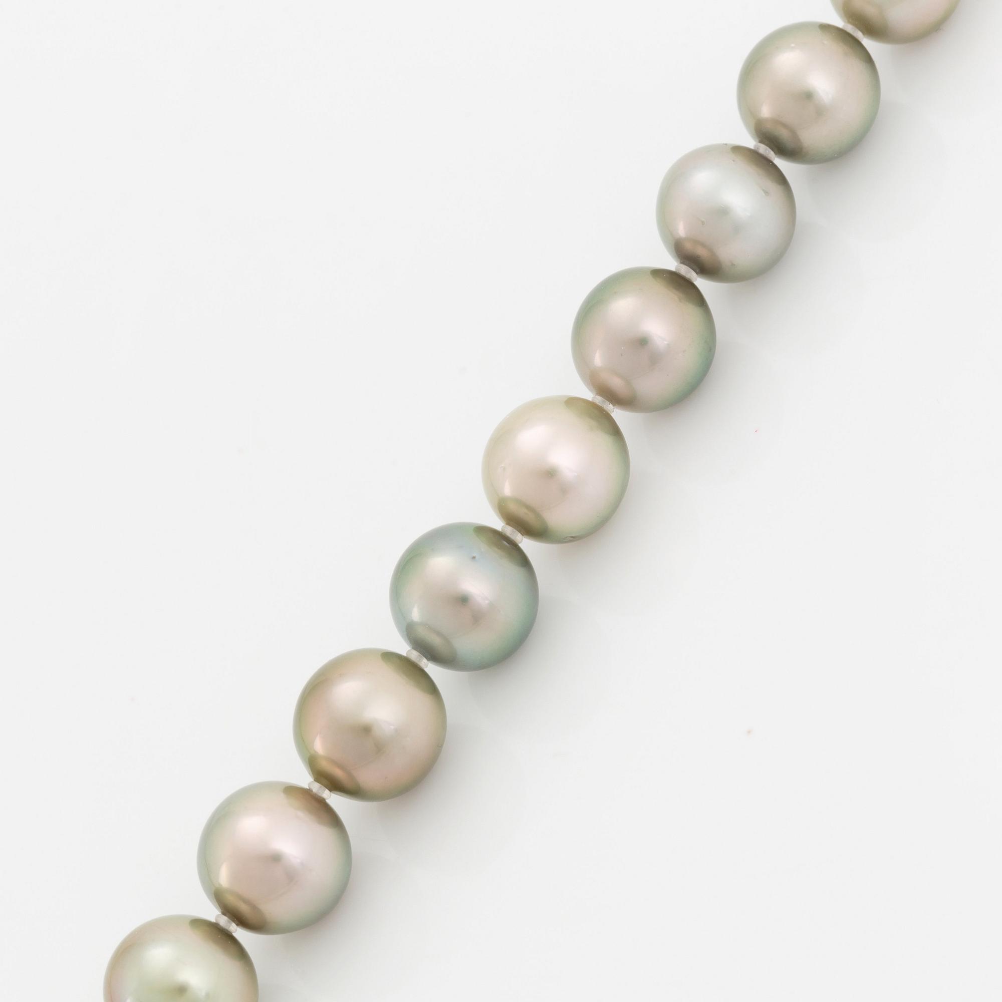 A cultured Tahiti pearl necklace.