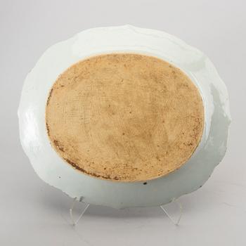 TERRIN med LOCK och FAT, porslin, Kina, omkring 1800.